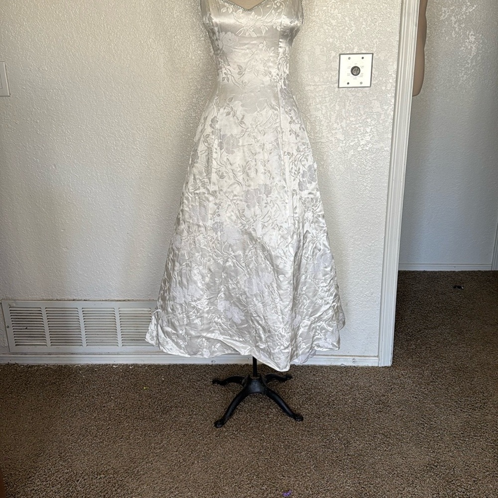 Vintage Jessica McClintock Brocade Look Elegant White Floral Dress off-white